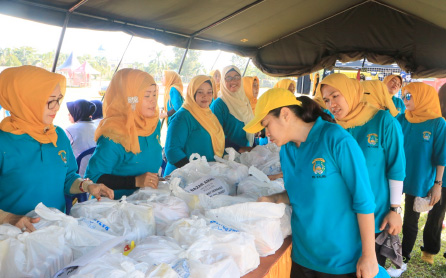 Pada tanggal 2 September 2016 melaksanakan bazar amal untuk anggota Bhayangkari dan para Ketua Bhayangkari cabang sedaerah Kalsel dalam rangka hari Kesatuan Gerak Bhayangkari ke 64 tahun 2016 bertempat di Mako SATBRIMOB Polda Kalimantan Selatan.