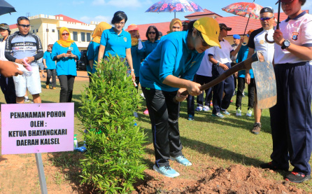 Pada tanggal 2 September 2016 dilaksanakan penanaman pohon oleh ketua Bhayangkari daerah Kalimantan Selatan beserta pengurus Bhayangkari daerah Kalimantan Selatan bertempat di mMko SATBRIMOBDA Polda Kalsel.