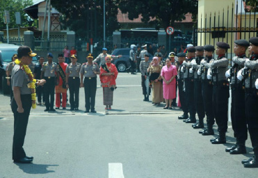 Pada tanggal 29 Agustus 2016. Ketua Bhayangkari daerah Sumatera Barat Ny. Indri Basarudin bersama pembina menerima kunjungan Kapolri ke wilayah MAPOLDA Sumbar