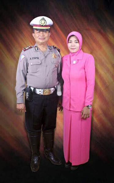 Ny.Uswatun Akhmad Syafiq (Ustadzah,anggota Bhayangkari Daerah Metro Jaya) (1)