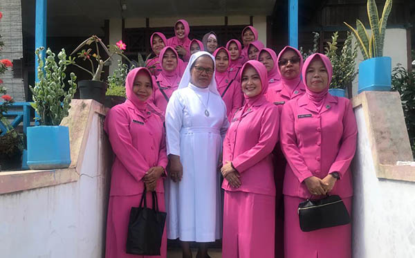 Anjangsana Safari Ramadhan Bhayangkari PC Teluk Bintuni 2019 a