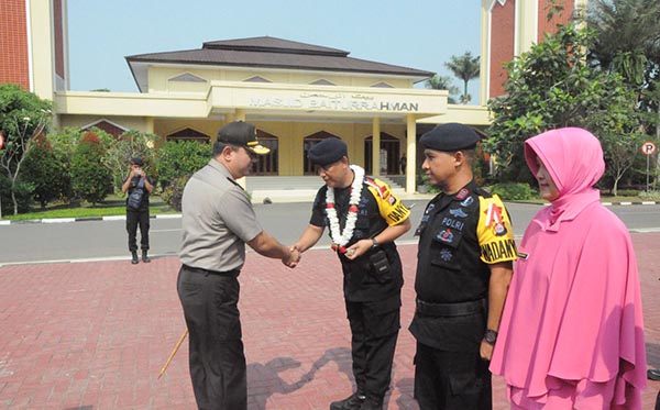 Penyambutan pasukan BKO Brimob Banten c
