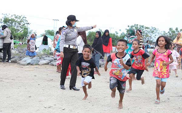 Kunjungan ke korban gempa di Plu, Donggla dan Dili b