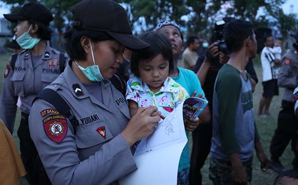 Kunjungan ke korban gempa di Plu, Donggla dan Dili f