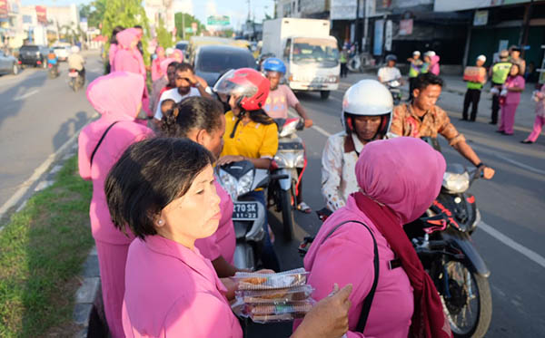 17 Mei 2019 berbagi Takjil PC Kota Sorong c