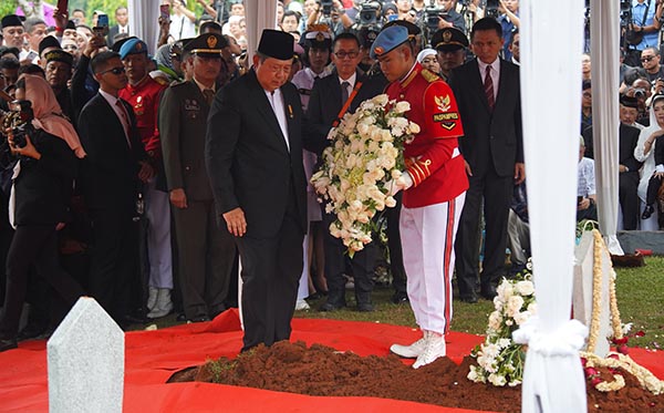 pemakan ibu ani yudhoyono e