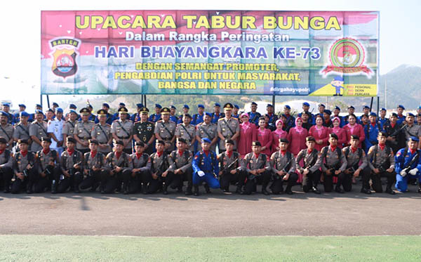 ZIARAH DAN TABUR BUNGA PD BANTEN d